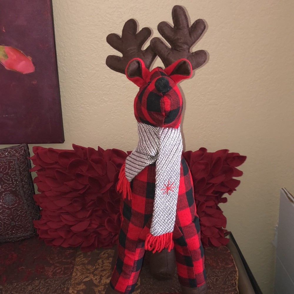 Laying Merry Moose❤️🖤❤️